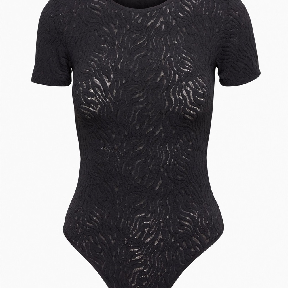 Aritzia Babaton Shapelace Crew bodysuit